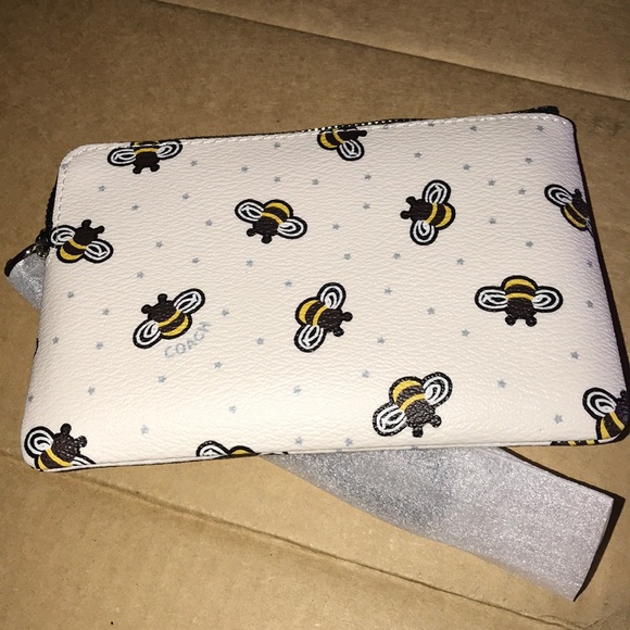 ๐๐NWT Authentic Coach Queen Bee Wristlet๐๐ - Picture 5 of 8